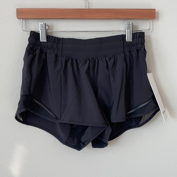 NWT Lululemon Black Low Rised Lined Hotty Hot Short 4” Size 8 - Picture 1 of 10